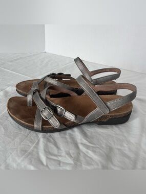 Dansko Roslyn sandals in antique silver metallic Size 39/9
